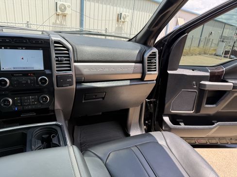 Used 2017 Ford F250 Platinum w/ Platinum Ultimate Package AWD/4WD image 25