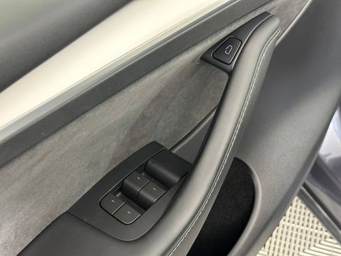 Used 2023 Tesla Model Y Performance AWD/4WD image 39