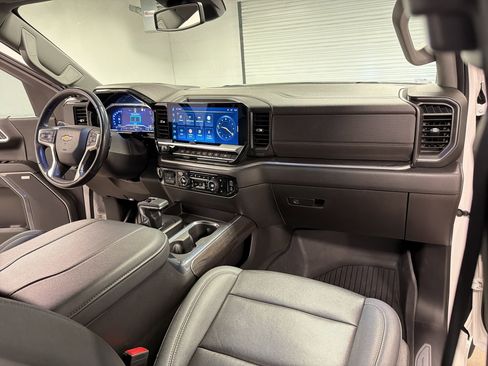 Used 2023 Chevrolet Silverado 1500 LTZ AWD/4WD image 29