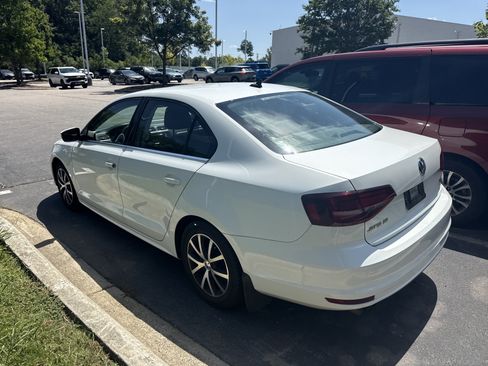 Used 2018 Volkswagen Jetta SE FWD image 10