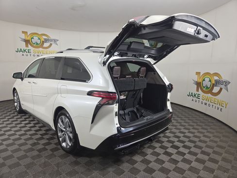 Used 2021 Toyota Sienna Platinum FWD image 35