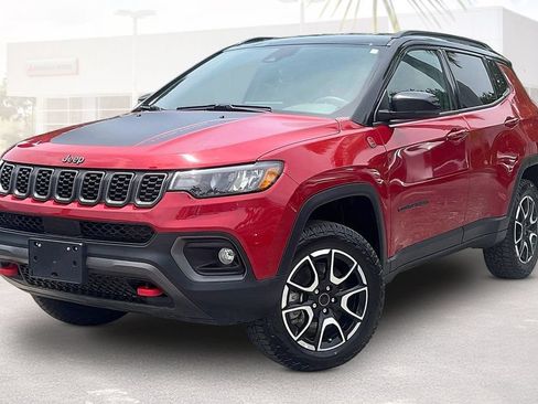 Used 2025 Jeep Compass Trailhawk AWD/4WD image 35