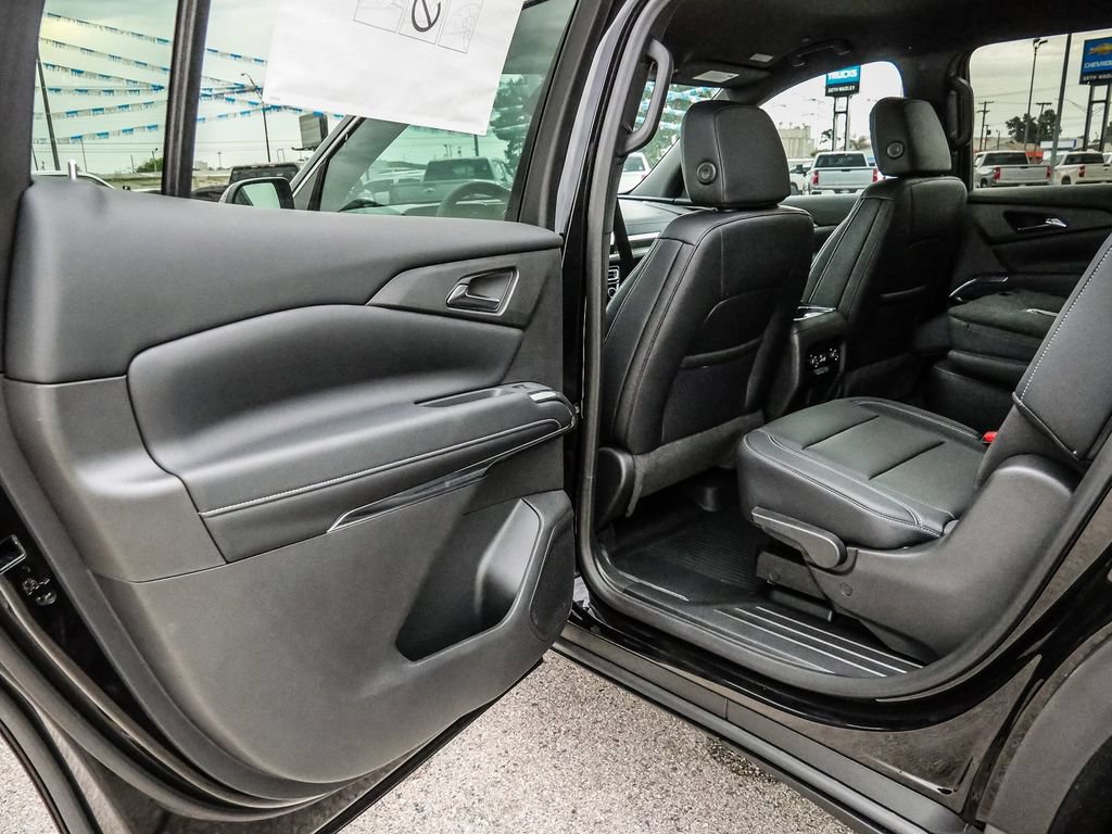 New 2027 Chevrolet Traverse LT w/ Driver Confidence Package FWD image 26