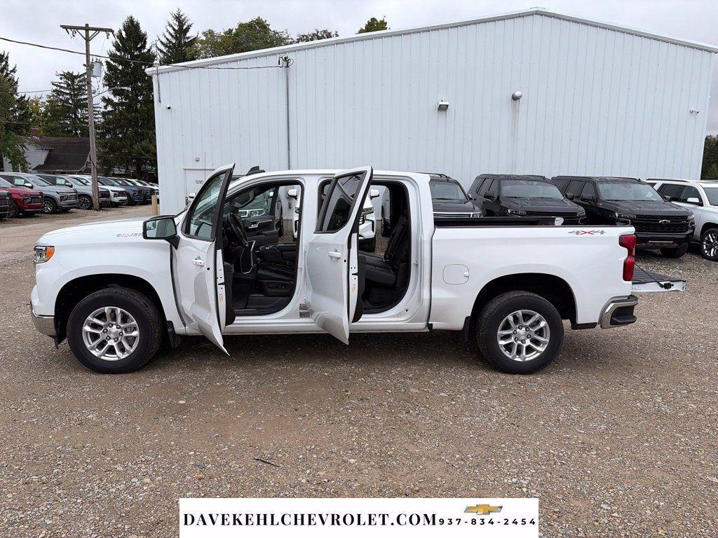 Used 2023 Chevrolet Silverado 1500 LT w/ Leather Package AWD/4WD image 26