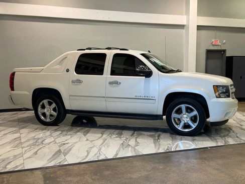 Used 2013 Chevrolet Avalanche LTZ image 5