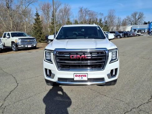 Used 2022 GMC Yukon XL SLT w/ SLT Premium Package image 9