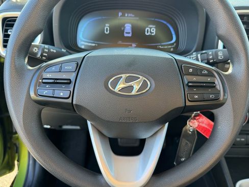 Used 2024 Hyundai Venue SE image 23