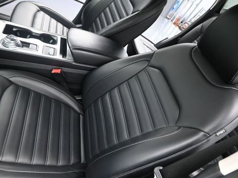 Used 2024 Ford Edge SEL AWD/4WD image 9