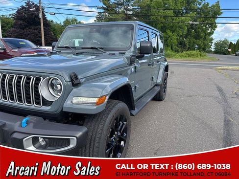Used 2024 Jeep Wrangler Unlimited Sahara w/ Technology Group AWD/4WD image 9