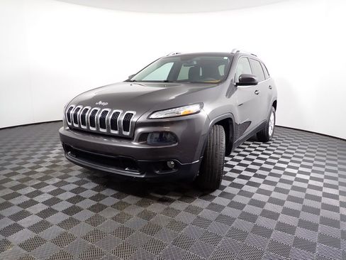 Used 2014 Jeep Cherokee Latitude w/ Cold Weather Group image 2