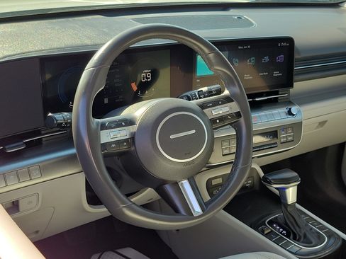 Certified 2024 Hyundai Kona SEL AWD/4WD image 9