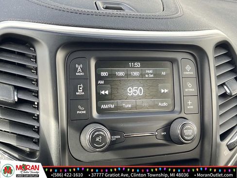 Used 2016 Jeep Cherokee Sport image 19