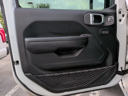 Used 2020 Jeep Wrangler Unlimited Sport AWD/4WD image 28