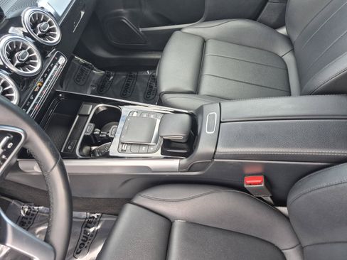 Used 2022 Mercedes-Benz GLB 250 image 23