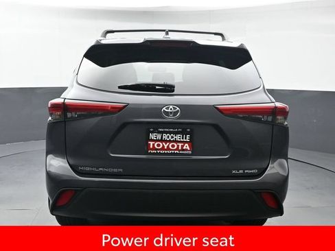 Used 2022 Toyota Highlander XLE AWD/4WD image 5