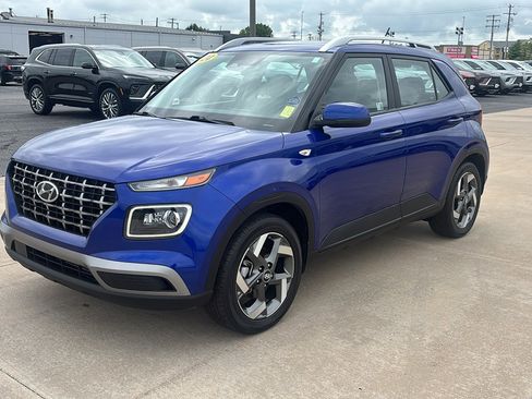 Used 2024 Hyundai Venue Limited image 5