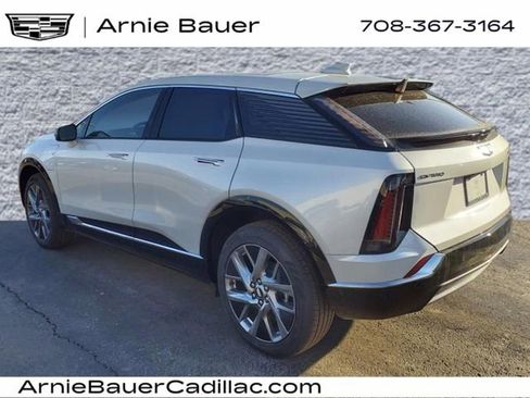 New 2025 Cadillac Optiq Luxury 1 image 8