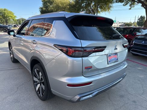 New 2025 Mitsubishi Outlander SEL image 5