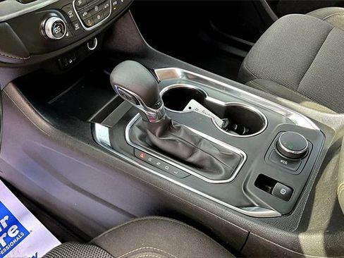 Used 2021 Chevrolet Traverse LT image 19