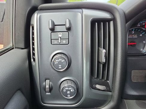 Used 2018 Chevrolet Silverado 1500 LT w/ All Star Edition AWD/4WD image 30