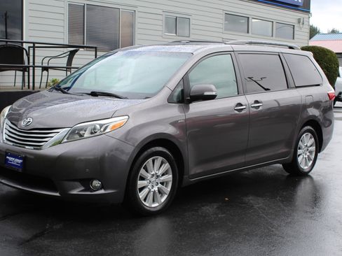 Used 2017 Toyota Sienna Limited AWD/4WD image 2