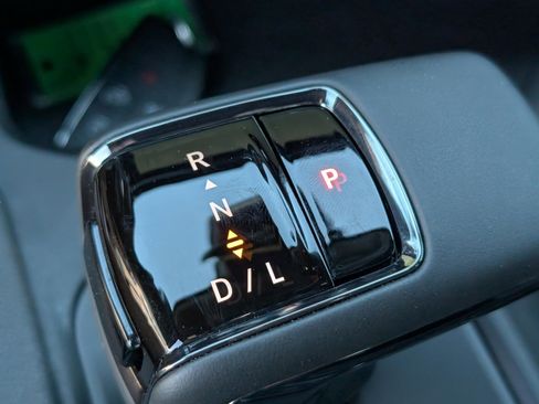 Used 2024 GMC Sierra 1500 AT4 w/ Technology Package image 28