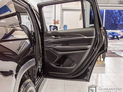 Used 2023 Jeep Grand Cherokee L Limited AWD/4WD image 39