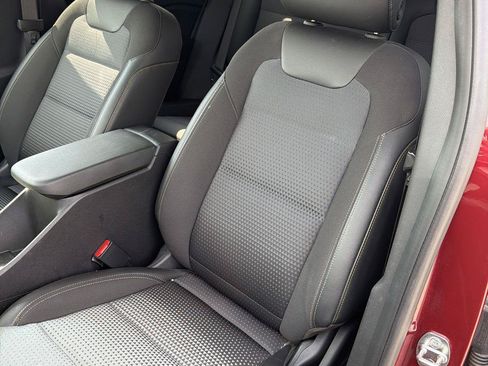 Used 2024 Chevrolet Trax LT w/ Driver Confidence Package FWD image 8