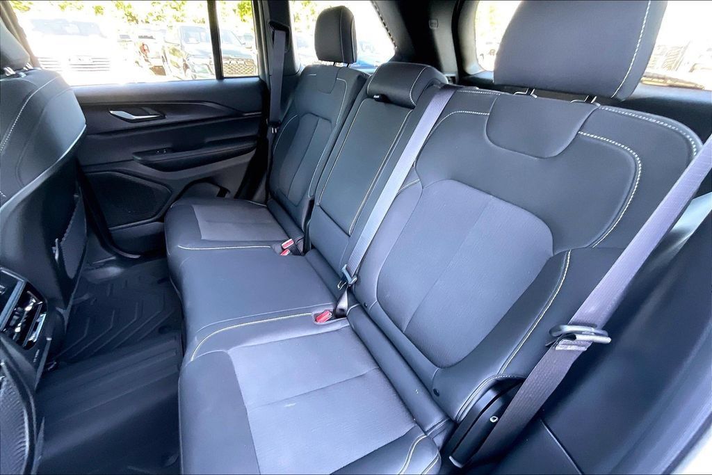 Used 2025 Jeep Grand Cherokee Laredo X RWD image 25