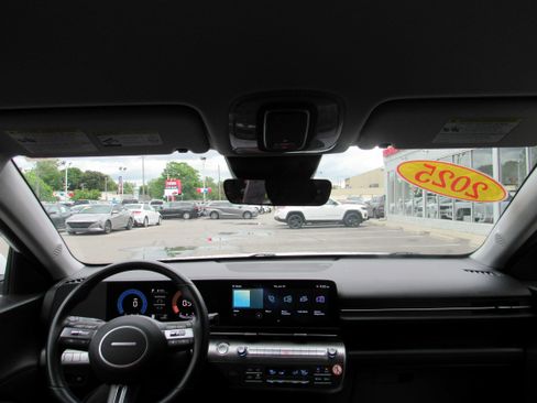 Used 2025 Hyundai Kona SEL FWD image 26