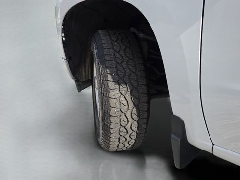 Used 2025 Chevrolet Silverado 1500 LT RWD image 42