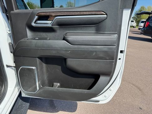 Used 2022 GMC Sierra 1500 Elevation w/ LPO, Elevation Black Package AWD/4WD image 18