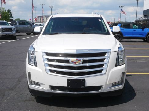 Used 2016 Cadillac Escalade ESV Luxury AWD/4WD image 3