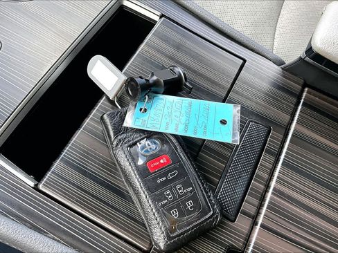 Used 2021 Toyota Sienna Limited image 15