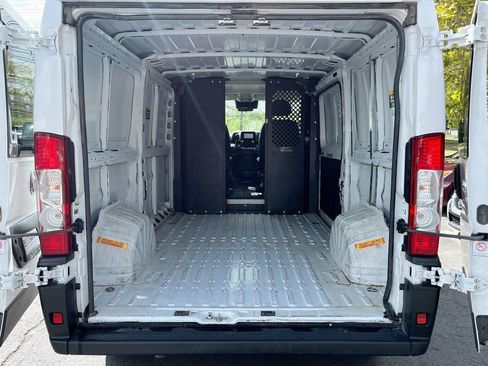Used 2025 RAM ProMaster 2500 w/ U-Haul Equipment Group FWD image 22