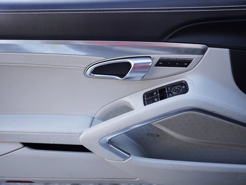 Used 2022 Porsche 718 Cayman image 27