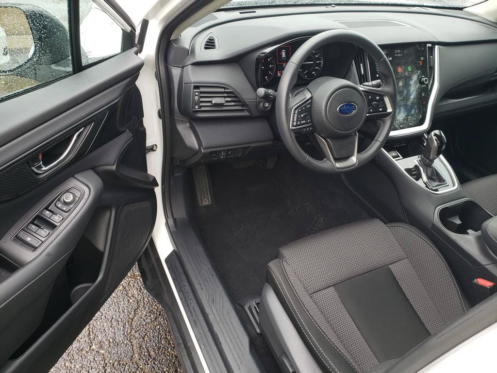 Used 2025 Subaru Outback Premium AWD/4WD image 10