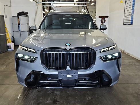 Used 2023 BMW X7 xDrive40i w/ M Sport Package AWD/4WD image 2