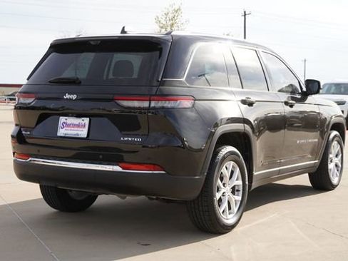 Used 2023 Jeep Grand Cherokee Limited w/ Luxury Tech Group II image 9