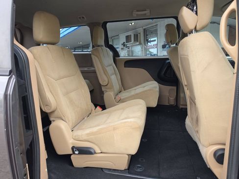 Used 2015 Dodge Grand Caravan American Value Package FWD image 23