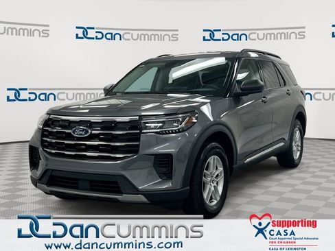 Used 2025 Ford Explorer Active AWD/4WD image 1