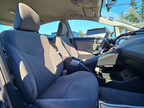 Used 2014 Toyota Prius Two image 28