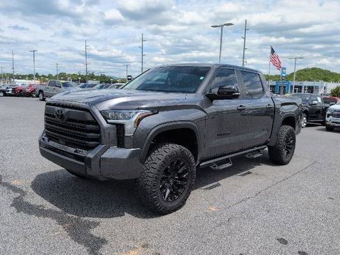 Used 2024 Toyota Tundra Limited AWD/4WD image 4