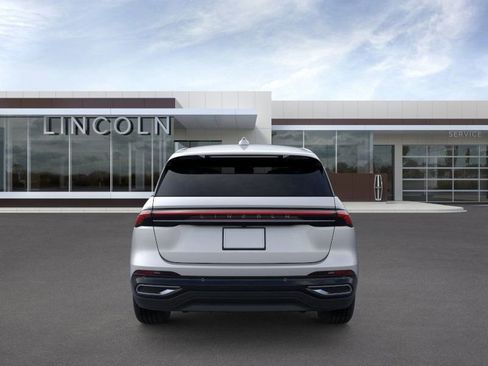 New 2025 Lincoln Nautilus Premier image 5