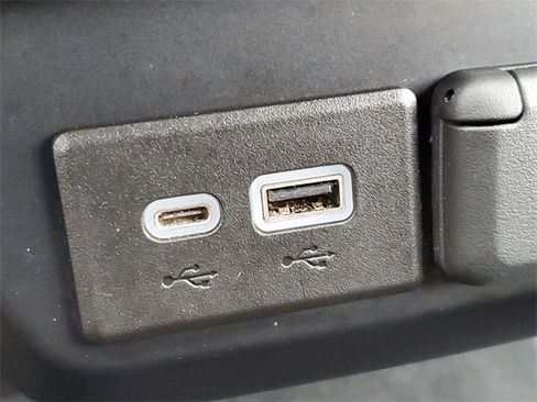 Used 2022 GMC Sierra 1500 SLE w/ LPO, GMC Protection Package image 17