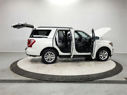 Used 2020 Ford Expedition XLT image 16