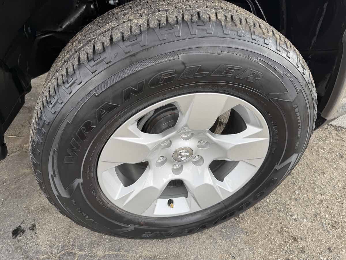 Used 2019 RAM 1500 Classic SLT RWD image 9