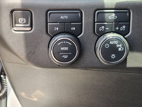 Used 2023 Chevrolet Silverado 1500 LT AWD/4WD image 21
