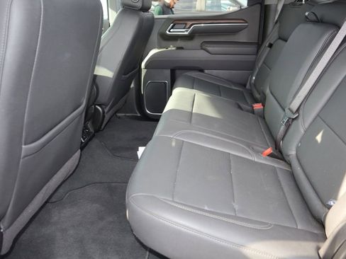 Used 2025 GMC Sierra 1500 SLT AWD/4WD image 16