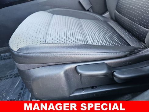 Used 2025 Chevrolet Trax LT w/ Driver Confidence Package image 28